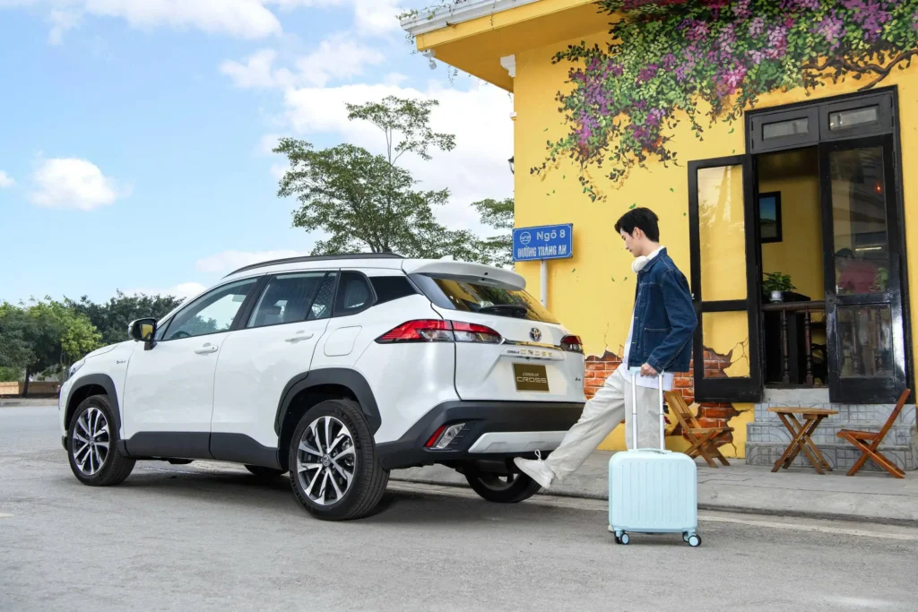Ảnh đá cốp Toyota Corolla Cross Thăng Long Cầu Giấy Hà Nội