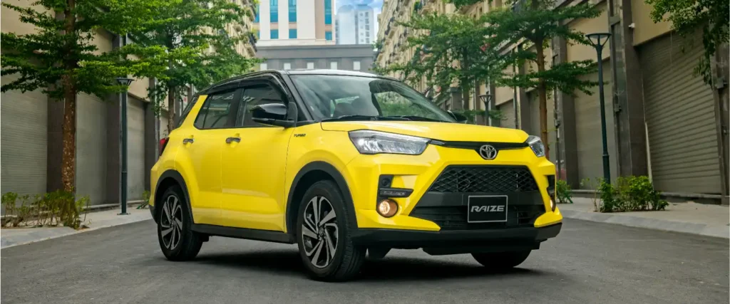 Ảnh đầu xe Toyota Raize vàng Thăng Long Cầu Giấy Hà Nội