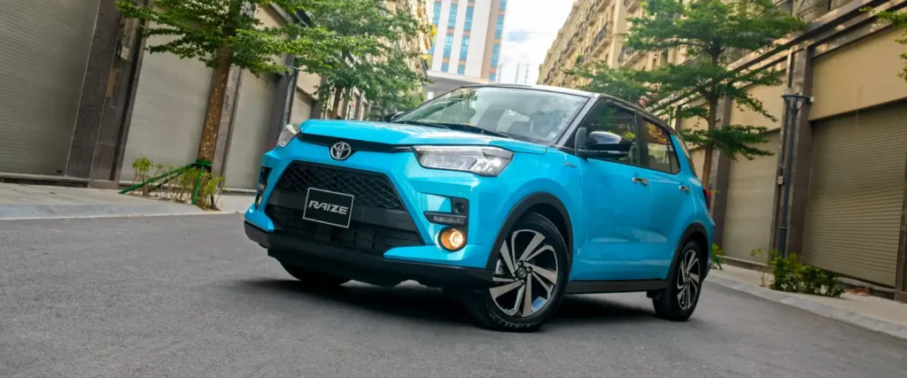 Ảnh đầu xe chéo Toyota Raize Thăng Long Cầu Giấy Hà Nội