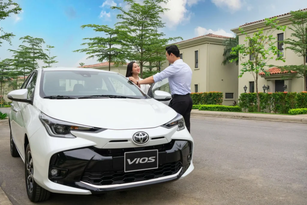 Ảnh đầu xe cùng người Toyota Vios Thăng Long Cầu Giấy Hà Nội