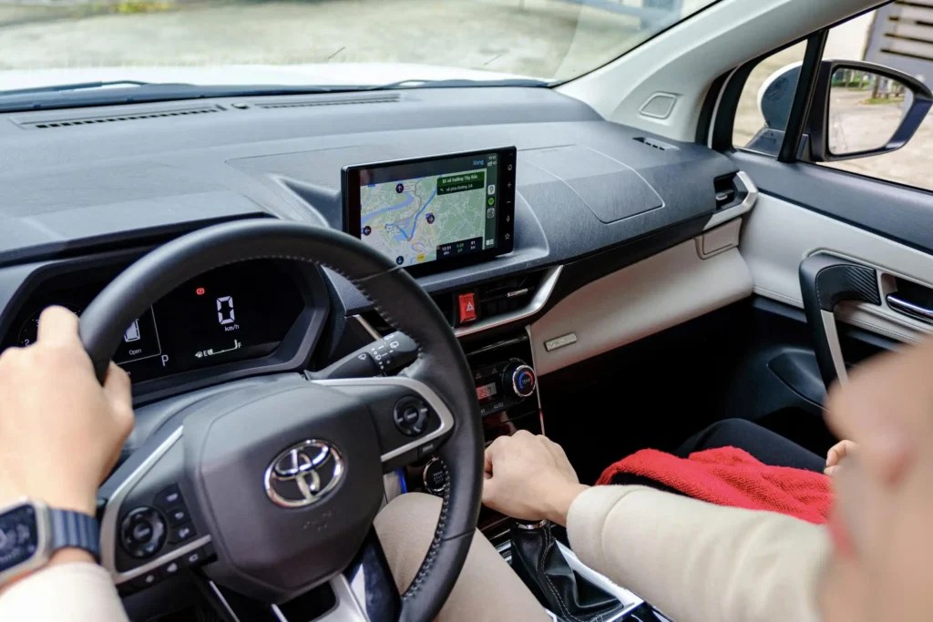 Ảnh khoang lái trực diện Toyota Veloz Cross Thăng Long Cầu Giấy Hà Nội