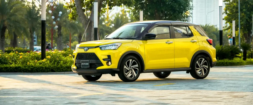Ảnh ngang xe Toyota Raize vàng 2 Thăng Long Cầu Giấy Hà Nội