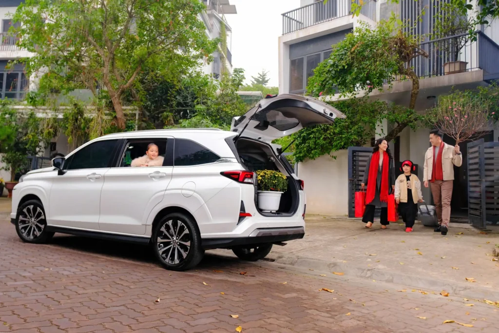 Ảnh ngang xe Toyota Veloz Cross Thăng Long Cầu Giấy Hà Nội