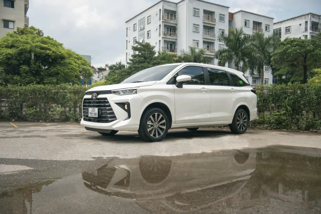 Ảnh toàn xe ngang Toyota Avanza Premio Thăng Long Cầu Giấy Hà Nội